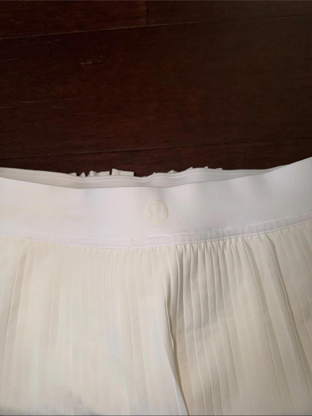 lululemon athletica lightweight pleated